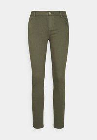 Pantalones ajustados de color verde oliva para mujer, con bolsillos delanteros, passadores para cinturón y cierre de botón, mostrados sobre un fondo blanco.