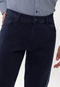 BRAX STYLE CADIZ - Stoffhose - athletic