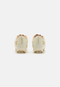 Under Armour CLONE MAGNETICO PRO3.0 FG - Fotballsko til fast underlag - ivory dune/brownstone/metallic gold
