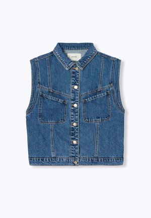 Veste sans manches en denim bleu avec fermeture à boutons sur le devant, col pointu, deux poches poitrine et détails de couture visibles.