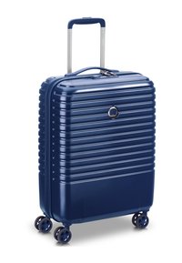 Valigia rigida blu navy con scanalature verticali testurizzate, manico retrattile e quattro ruote girevoli per una facile manovrabilità.