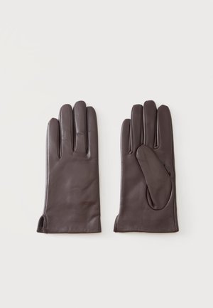 Coppia di guanti in pelle marrone scuro distesi su uno sfondo chiaro, che mostrano il davanti e il retro con dettagli cuciti e piccole fessure ai polsi.