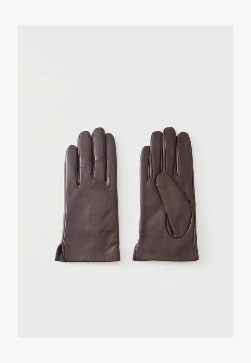 Paire de gants en cuir marron foncé posés à plat sur un fond clair, montrant l'avant et l'arrière avec des détails cousus et de petites fentes au poignet.