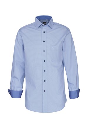 Camicia da uomo a maniche lunghe di colore azzurro chiaro con bottoni blu scuro, colletto interno e polsini a contrasto in blu, e taschino sul petto, su sfondo bianco.