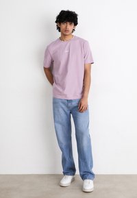 BOSS TCHUP - Paprasti marškinėliai - light pastel purple