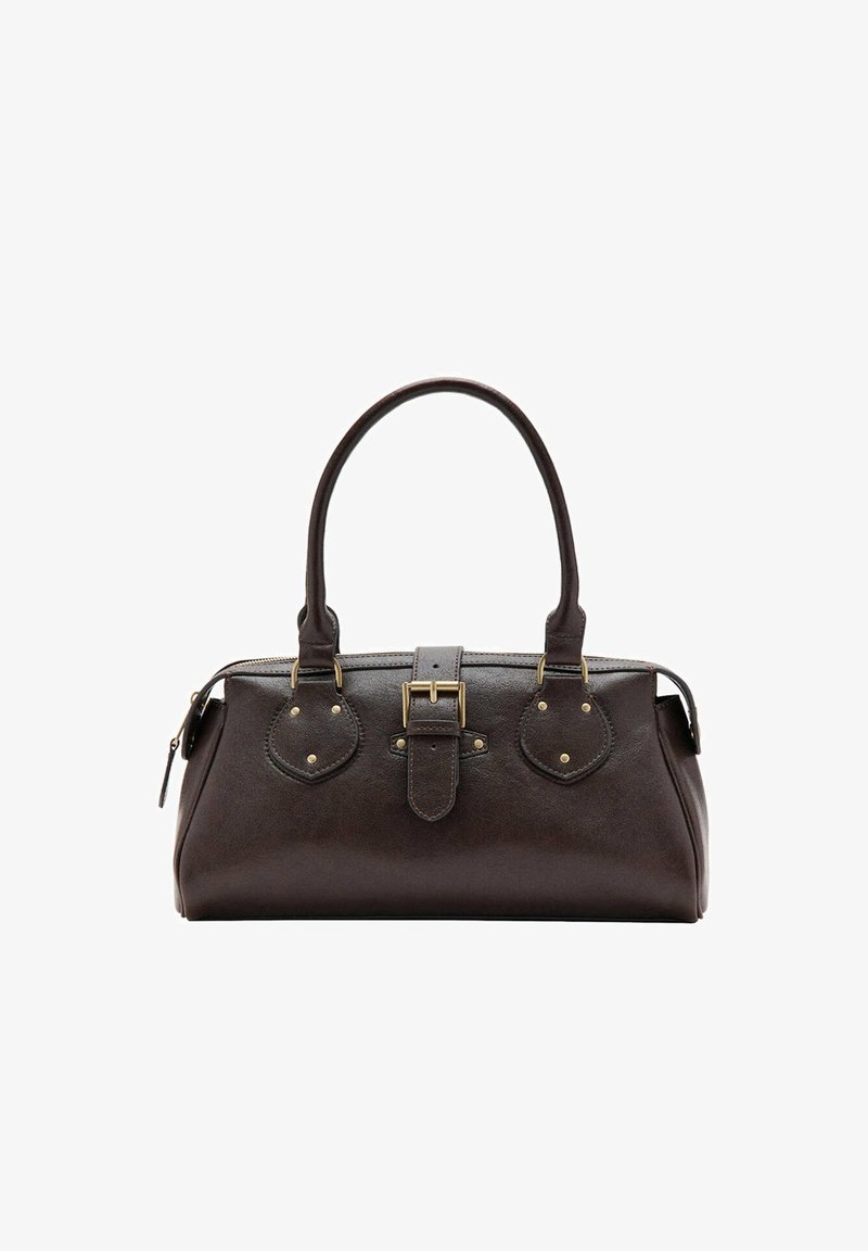 Sac à main en cuir marron foncé avec deux poignées, une sangle centrale à boucle et des détails en métal doré.