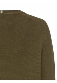 Olivengrüner Pullover mit strukturiertem Strickmuster, verfügt über einen runden Halsausschnitt und dezente Nahtdetails an den Schultern und am Rücken.