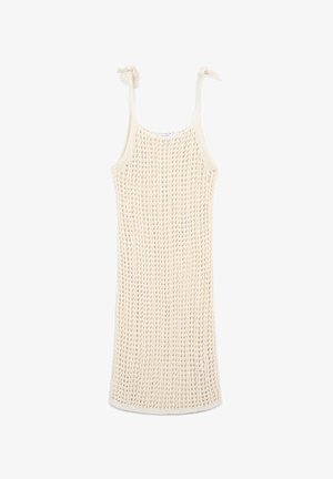 Cremfarbendes, gestricktes Kleid mit netzartiger Textur, das dünne, verstellbare Träger und eine gerade Silhouette aufweist. Minimalistisches Design.
