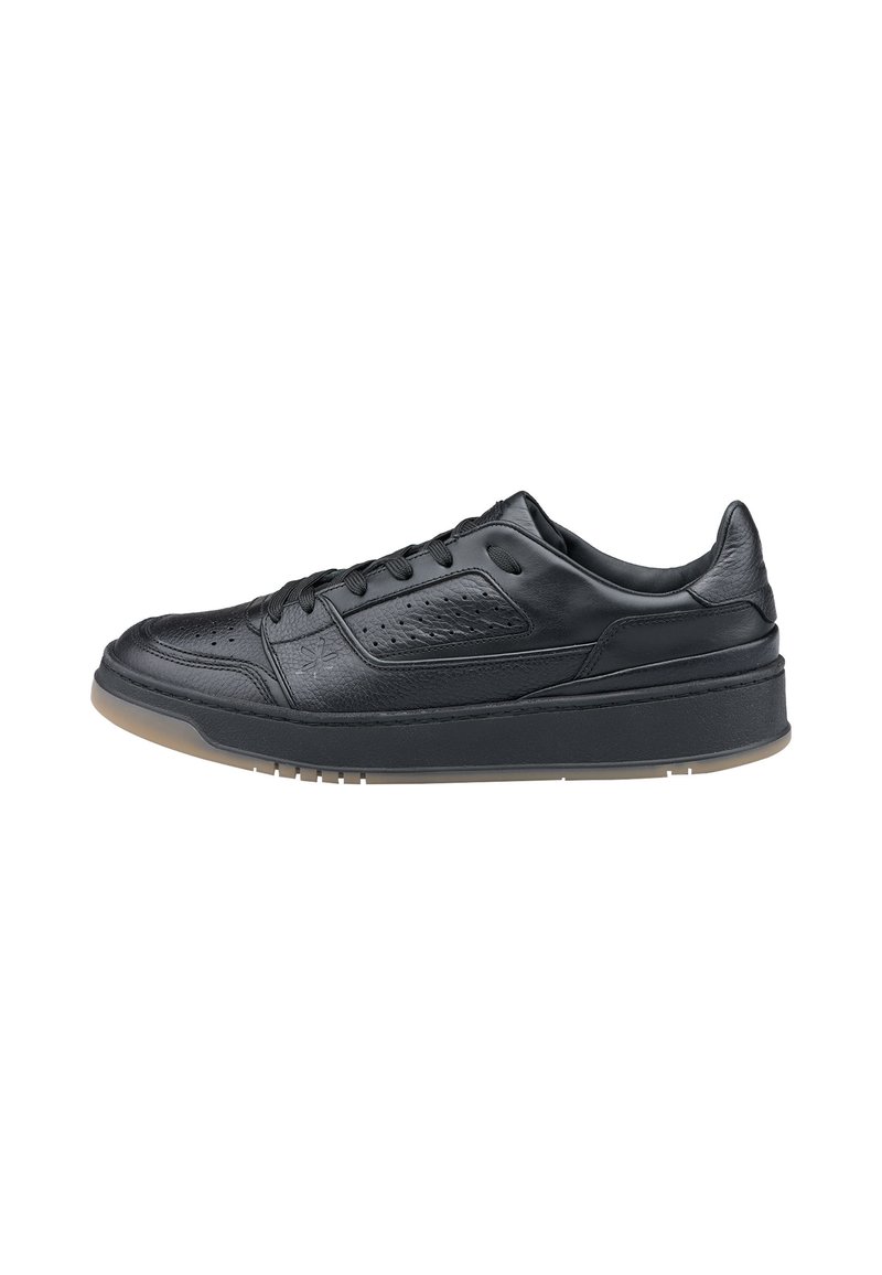 Sneaker in pelle nera con pannello laterale perforato, colletto imbottito, chiusura con lacci e suola in gomma spessa con suola traslucida.