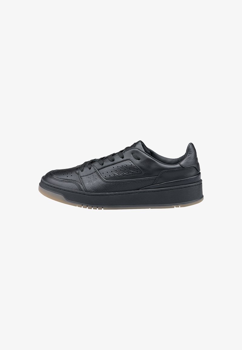 Sneaker in pelle nera con pannello laterale perforato, colletto imbottito, chiusura con lacci e suola in gomma spessa con suola traslucida.