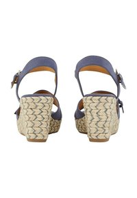 Siniset mokkanahkaiset wedge-sandaalit, joissa on kudottu espadrille-korko, säädettävä nilkkahihna ja sileä sisävuori mukavuutta varten.