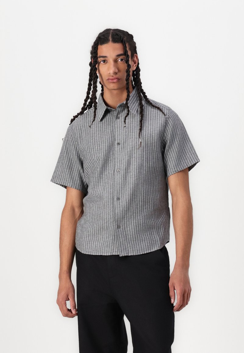 Weekday - STRIPED SHORT SLEEVE BLEND SHIRT - Camicia - dark grey, Ingrandire