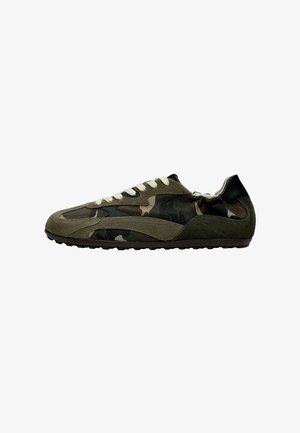 Bershka, RETRO SLIM - TRAINERS - Baskets basses - khaki