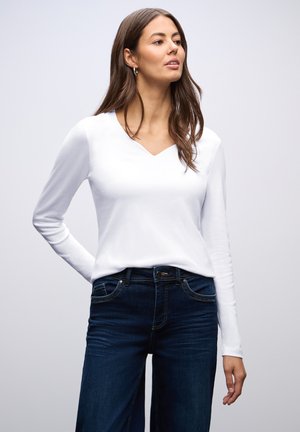 MIT HERZAUSSCHNITT - Langarmshirt - weiß