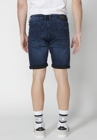 Koroshi STRECTH  STRECT - Kratke hlače od trapera - azul osc   dark blue