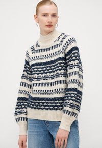 Vero Moda Tall VMHENYA HIGHNECK  - Stickad tröja - birch/navy