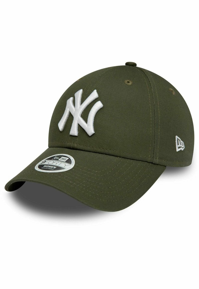 Casquette de baseball vert olive avec logo brodé blanc des New York Yankees et sangle réglable, étiquetée pour femmes.