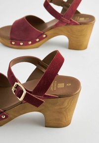Next REGULAR FIT - Puukingad - red