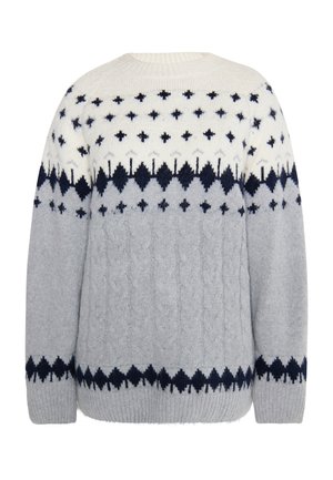 Pelēks adīts džemperis ar baltu un tumši zilu rakstu apakšējo daļu, piedāvājot kabelņu adījuma tekstūru un ribotas piedurknes un apakšmalu.