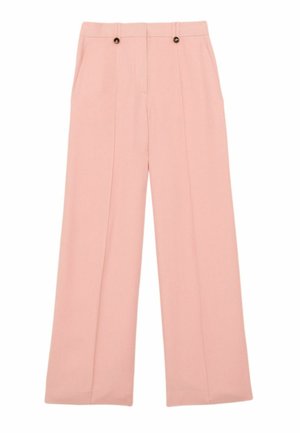 Lichtroze wijde broek met plooien aan de voorkant, zijzakken en knoopsgaten voor de riem op een witte achtergrond.