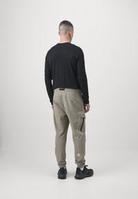 The North Face MOUNTAIN ATHLETICS HYBRID PANT - Hlače za na prostem - grey