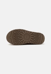 UGG CLASSIC MINI DIPPER - Platform ankle boots - smoke plume