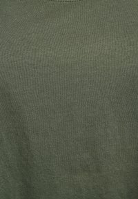 Olijfgroen katoenen t-shirt met een gladde textuur, ronde halslijn en minimalistisch ontwerp. Geen zichtbare patronen of accenten.