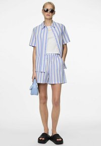 Pieces Shorts - hydrangea