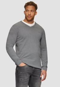 s.Oliver MIT LOGO-STICKEREI - Strickpullover - grau
