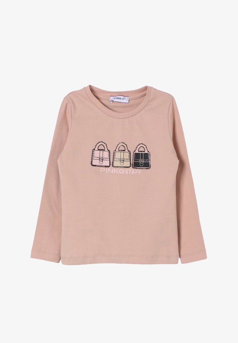 Maglietta rosa chiaro a maniche lunghe con tre borse illustrate in rosa, beige e nero, e il testo "PINKO STAFF" sotto di esse.