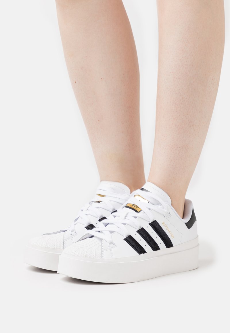 adidas Originals SUPERSTAR BONEGA - Matalavartiset tennarit - white/core black/gold