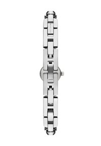 Reloj de acero inoxidable plateado con diseño de pulsera de eslabones. Presenta una esfera redonda con marcas simples y un acabado pulido.