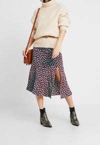 Monki Jupe trapèze - red
