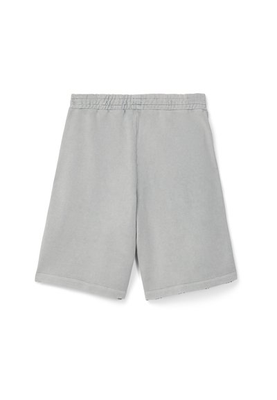 Shorts gris clair longueur genou avec ceinture élastique, présentés à plat montrant le dos sans poches ni motifs visibles.