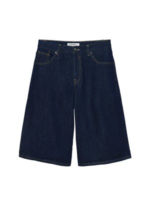 Pantaloni scurți din denim albastru închis, până la genunchi, cu nasture și fermoar, buzunare față și spate și cusături contrastante.