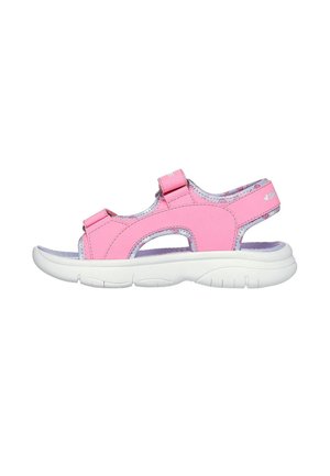 Sandalia rosa con suela blanca, correas ajustables y diseño con cortes. Material sintético suave, con costuras de contraste y plantilla acolchada.