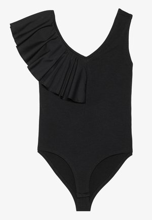 Sorte badedrakt med V-hals, en enkelt volang på skulderen og tettsittende design. Materialet ser glatt ut med minimale sømdetaljer.