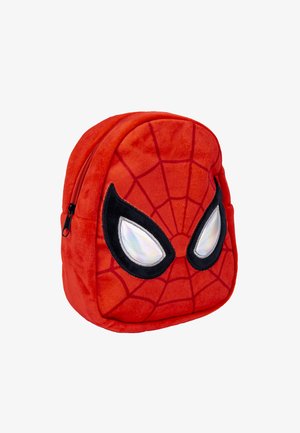 Zaino rosso in peluche con design di Spider-Man, dotato di occhi neri e dettagli bianchi, texturizzato con un motivo a ragnatela e chiusura con zip.