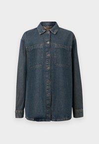 Denim srajca v temno modri barvi z gumbom spredaj, dvema žepoma na prsih, dolgimi rokavi in klasičnim ovratnikom. Mehak tekstur in minimalne obrabe.