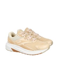 Zapatillas de running beige hechas de malla y material sintético, con un upper texturizado, cierre de cordones y una suela acolchada blanca y marrón.