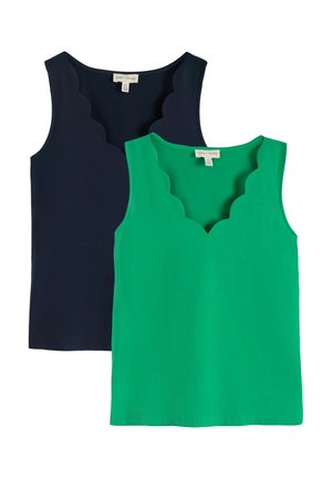 Két ujjatlan felső, hullámos V-nyakkal, egyik zöld, a másik sötét tengerészkék, fehér háttér előtt rétegezve.