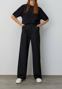 PULL&BEAR Stoffhose - black