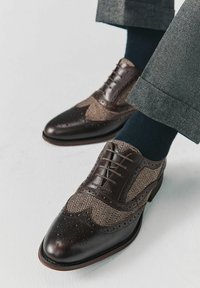 Next REGULAR FIT - HERITAGE BROGUE - Nauhakengät - brown