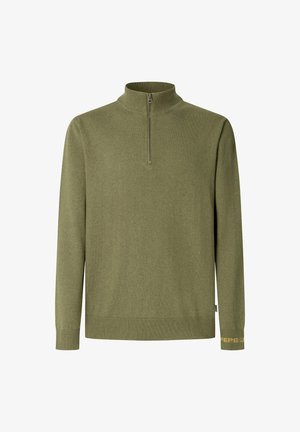 Suéter de manga larga color verde oliva con un alto cuello con cremallera, puños ajustados y un acento de logo amarillo en la mangas. Textura suave.