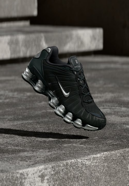 Nike Sportswear SHOX TL - Sneakers low - off noir/metallic silver-coloured/black