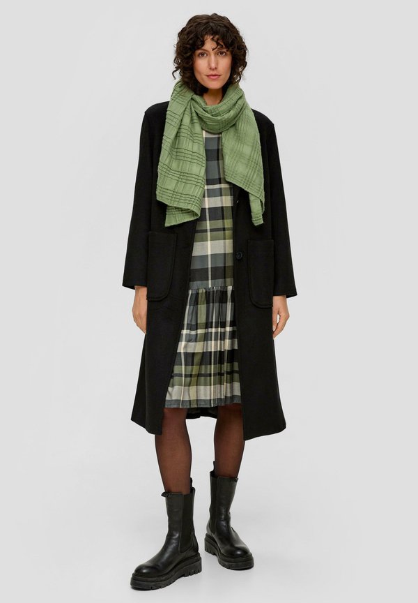 MIT PLISSEEFALTEN - Schal - grün