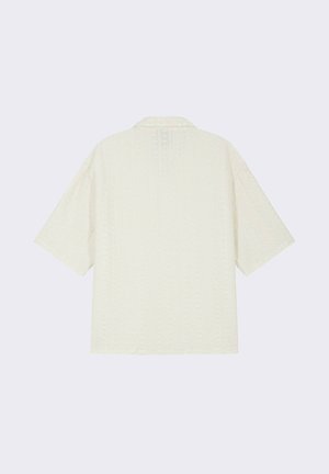 Witte short-sleeve shirt met een textuurpatroon, een relaxte pasvorm en een kraag. Kenmerkt zich door minimale stiksels en een zachte afwerking.