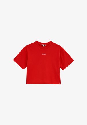 Maglietta rossa a maniche corte in cotone con scollo rotondo, con una piccola scritta bianca "SUN KISSED MEMORIES" sul davanti.