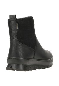 Sorte ankelstøvler med tekstureret lædernederdel, uldøvre, tyk gummisål og Gore-Tex-mærkat på siden for vandtæthed.