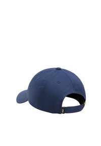 Tummansininen baseball-lippalakki, jossa on kaareva lippa, kangasmateriaali, säädettävä takahihna ja pieni logotagi sivussa.